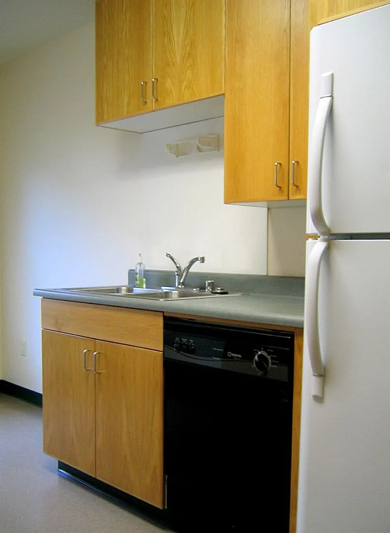 What's Special Comfortable Shared Space Bright Open-Concept Layout Dining Area Spacious Townhouse... — Photo 4