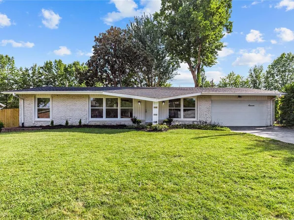 11 Greymore Dr, Chesterfield, MO 63017