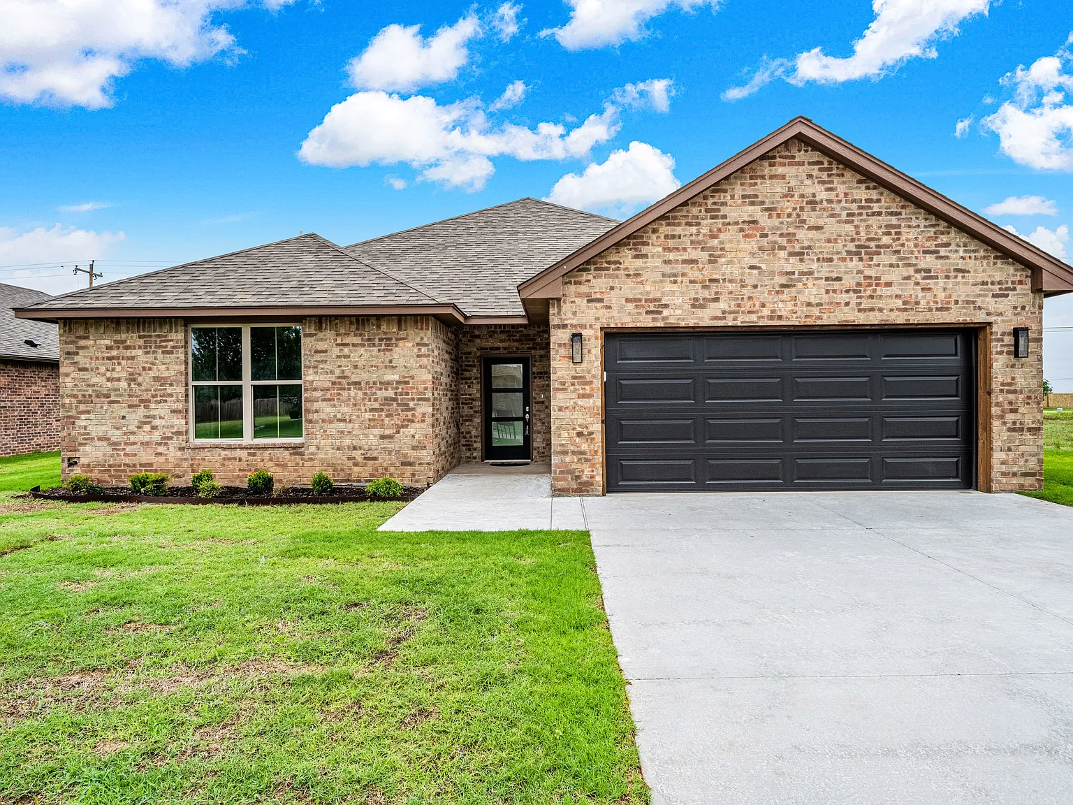 4 bed, 2000 sqft, $2,950 — Photo 1