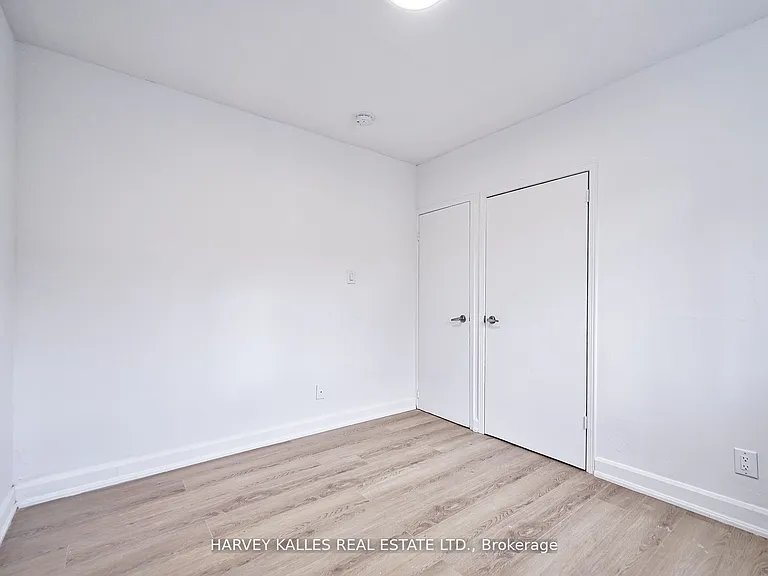 1046 Bathurst St #2 — Photo 19