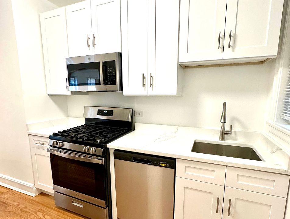 1st image of 1448 W Albion Ave APT 3