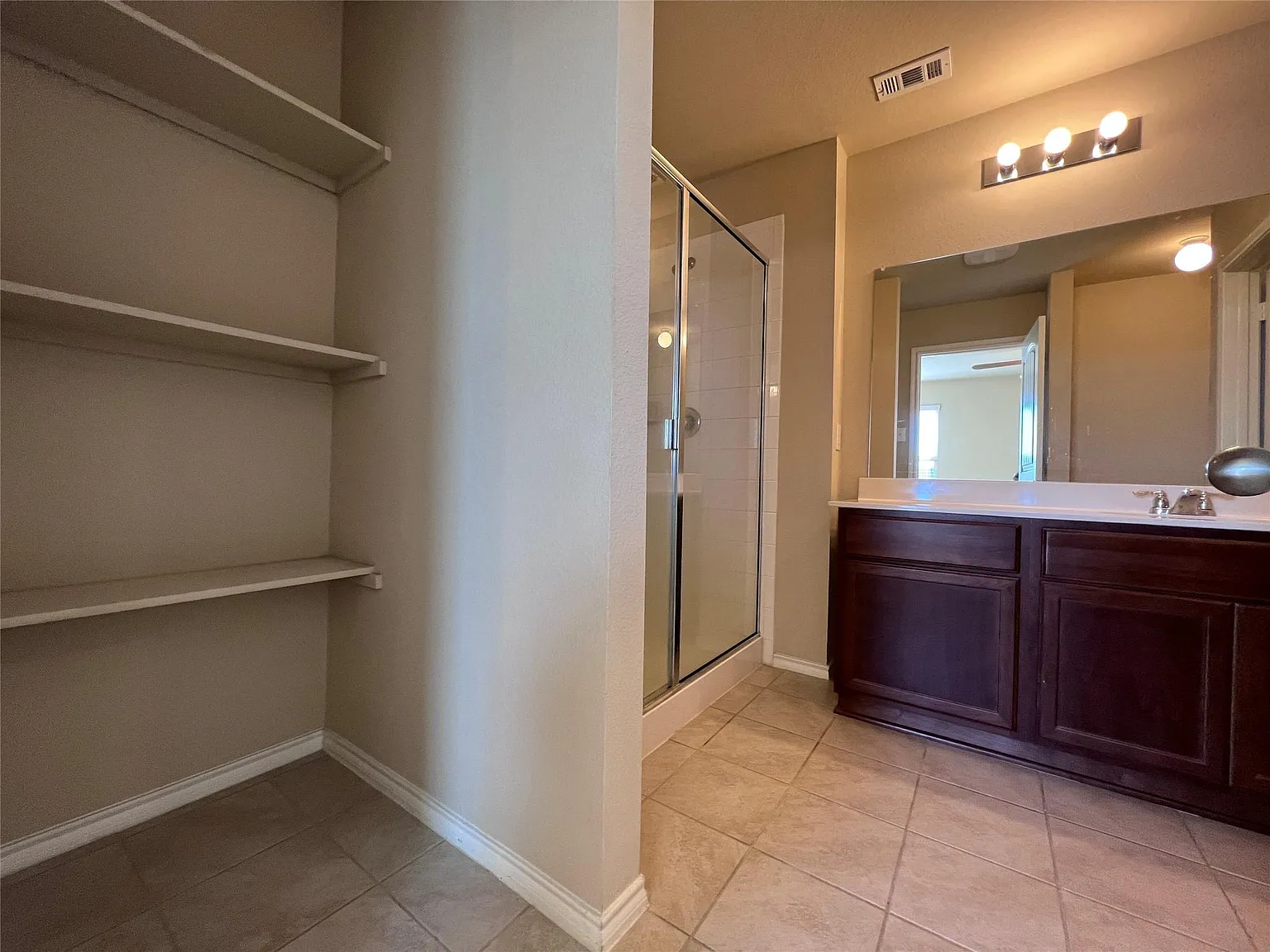 4 bed, 1587 sqft, $1,800 — Photo 4