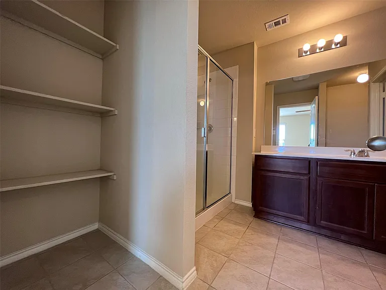319 Plum Dr — Photo 4