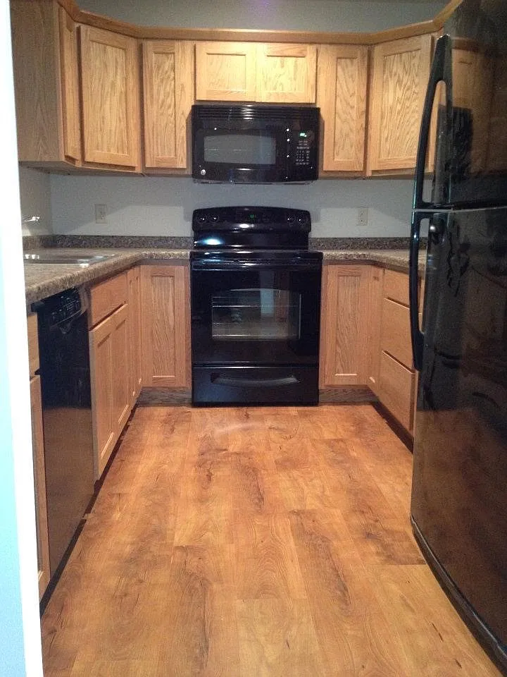 3 bed, 2.5 bath, 2592 sqft, $1,950 — Photo 2