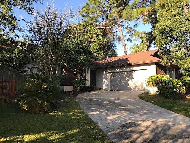 1st image of 205 Lyndhurst Ct