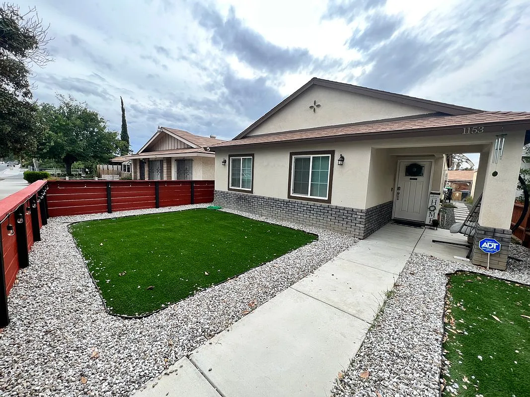 3 bed, 2.0 bath, 1156 sqft, $2,450 — Photo 2