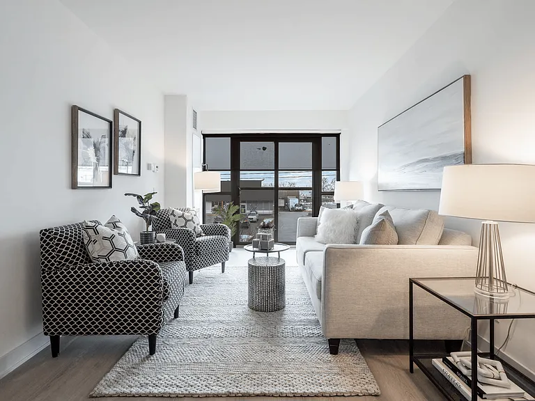 3385 Dundas St W — Photo 10