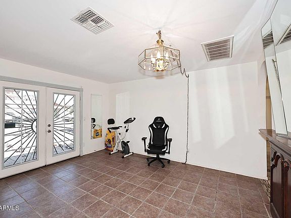 5th image of 2515 E MCARTHUR Drive