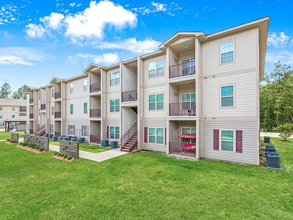 Residential building with private patios