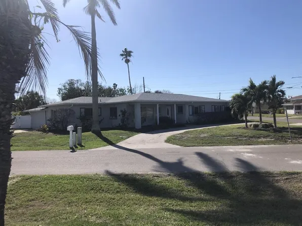 15816 2nd St E, Redington Beach, FL 33708