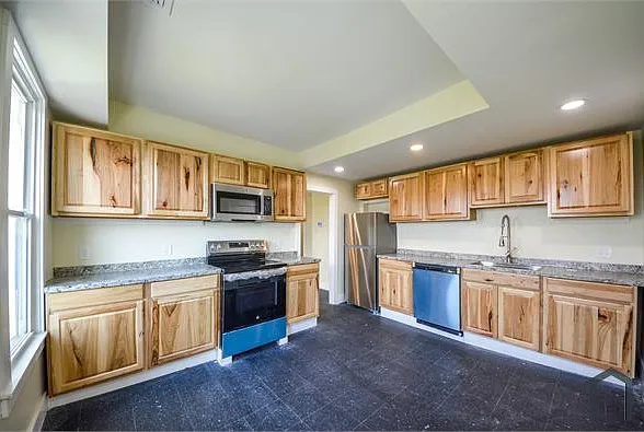 92 High St #4W