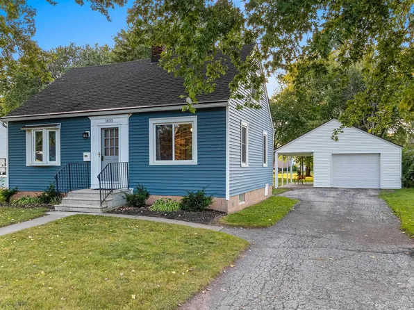 1833 N Owaissa St, Appleton, WI 54911