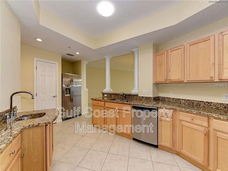 3 bed, 3.5 bath, 2200 sqft, $2,850 — Photo 4