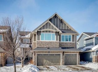 1035 E 73rd St SW, Calgary, AB T3H0S2