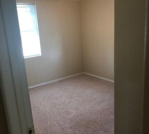 3rd image of 1012 Virginia St