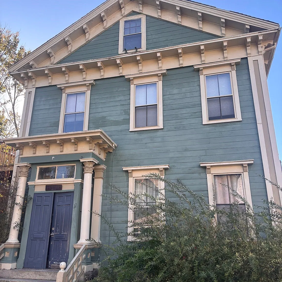 1 bed, 1.0 bath, 700 sqft, $1,900 — Photo 1