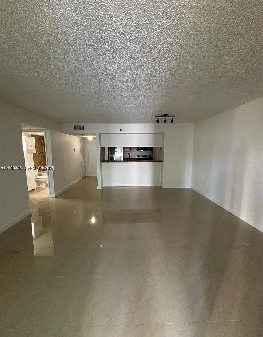 Madison Downtown Condo — Photo 3