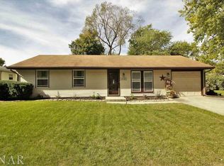1242 Dogwood Ln, Bloomington, IL