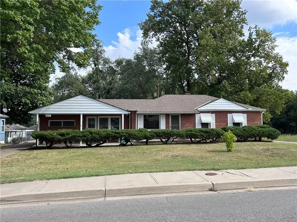 2821 S Hardy Ave, Independence, MO 64052