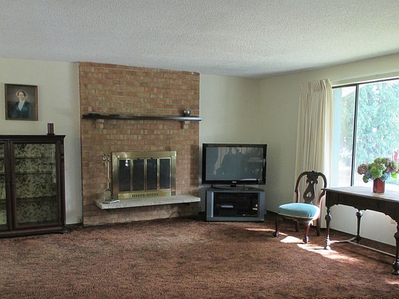 2nd image of 3933 107th Pl NE
