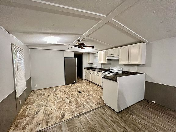 2nd image of 39 McCastle Ln