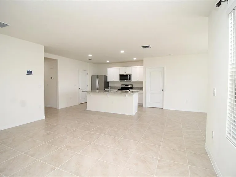 9488 Black Walnut Dr — Photo 4