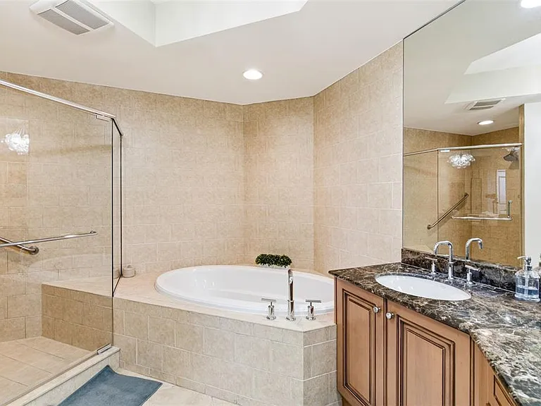 5823 Bowen Daniel Dr #702 — Photo 28