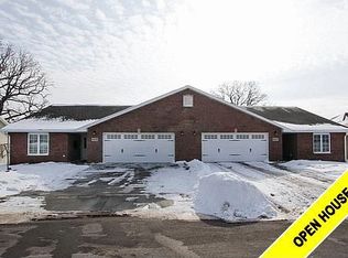 6372 Pawnee Ln, Dubuque, IA 52002