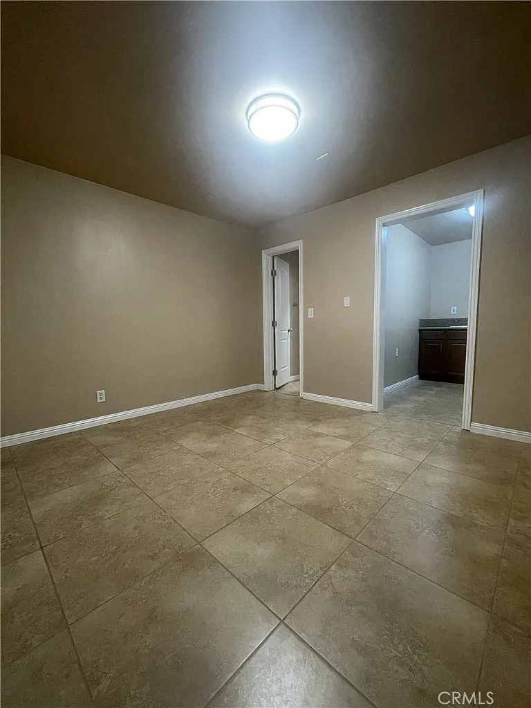 Studio, 350 sqft, $1,695 — Photo 3