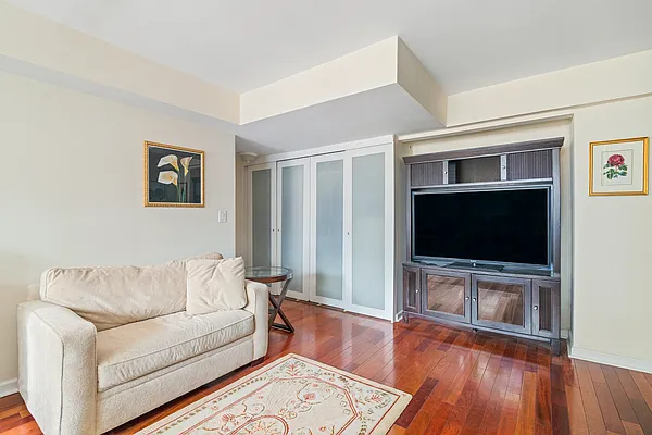 Rented by Compass | media 10