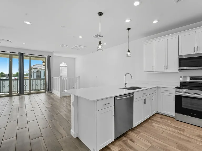 4016 E Brisa Dr — Photo 2