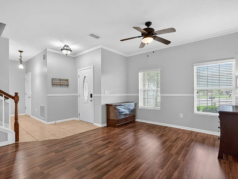 112 Kildrummy Ct — Photo 9