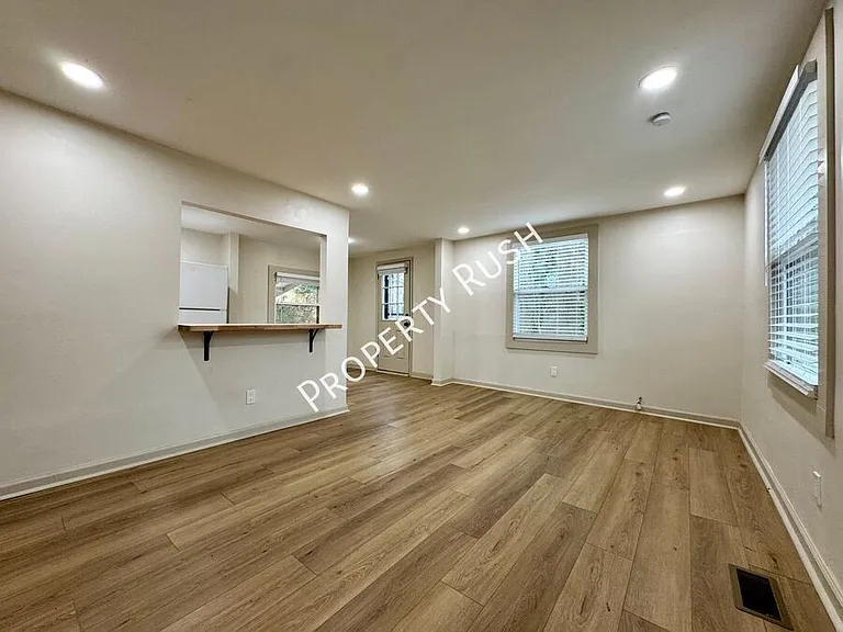 975 Beason Dr — Photo 4