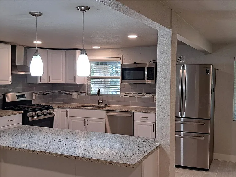 2200 Downing Ln — Photo 7