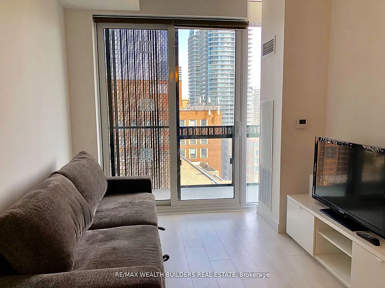 8 Eglinton Ave E #1010 — Photo 2