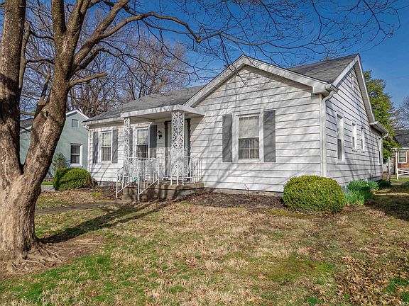3rd image of 812 S Villa Dr