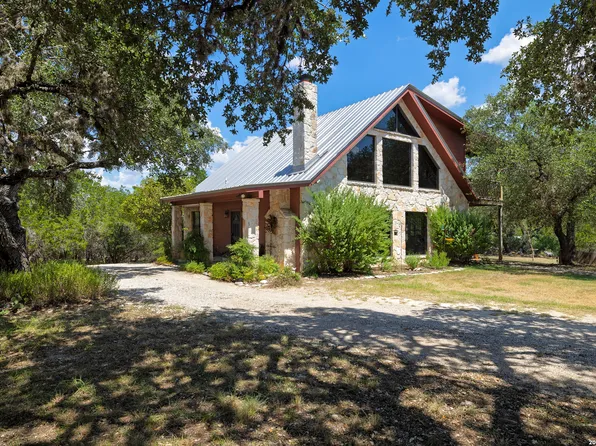 488 Rivertree Rd, Leakey, TX 78873