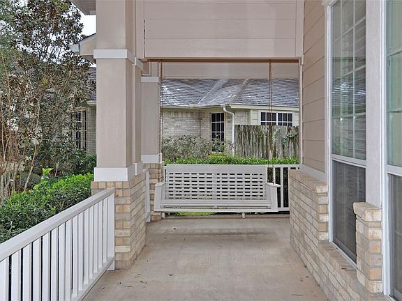 3rd image of 10306 Dell Cir