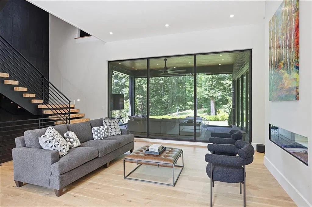 5 bed, 4.5 bath, 6388 sqft, $23,000 — Photo 3