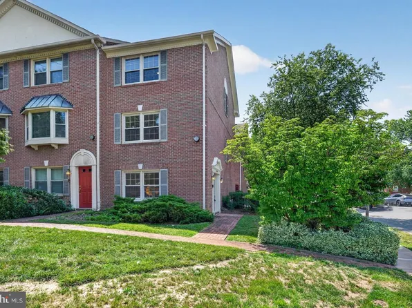 1869 N Adams St, Arlington, VA 22201