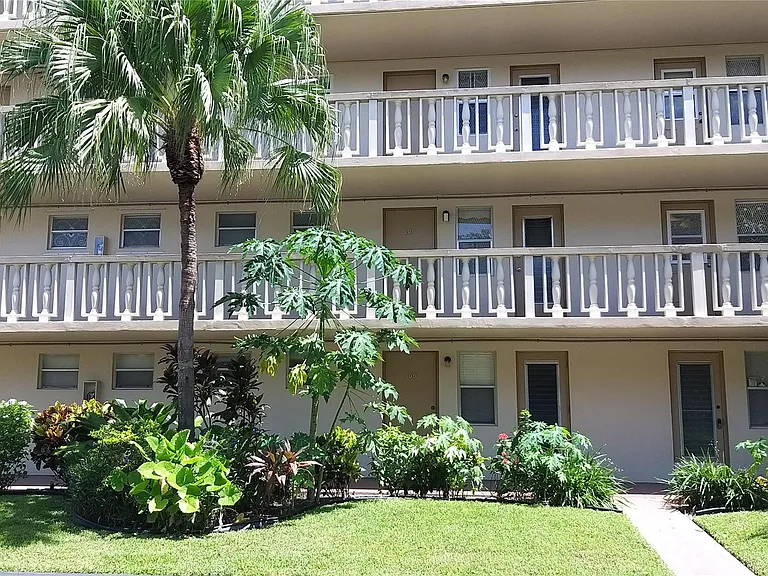 4700 Washington St #308 — Photo 30