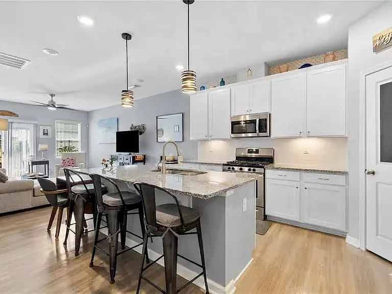 105 Aleppo Ln — Photo 1