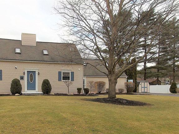 3rd image of 17 Tanglewood Dr