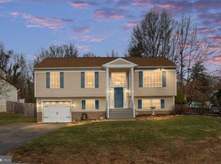 2 Harwood Ct, Fredericksburg, VA 22405