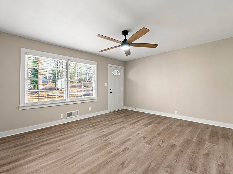 932 Mount Airy Dr SW — Photo 15