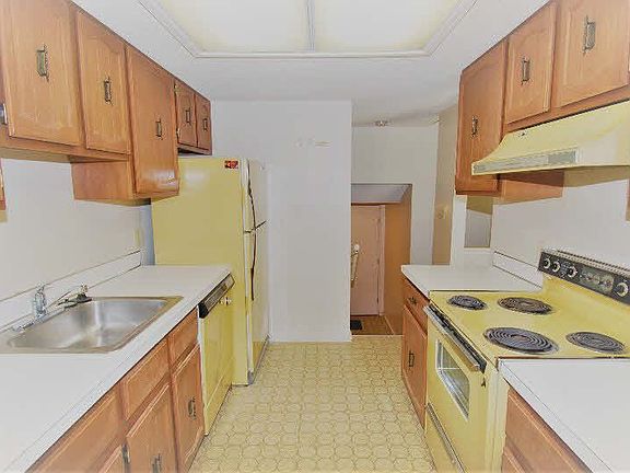 5th image of 2337 Bay Woods Ct