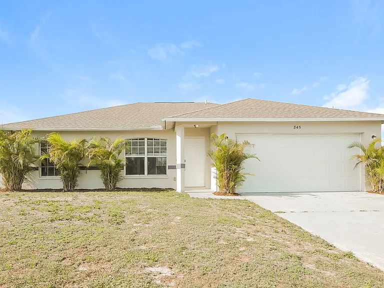 845 SW 37th Ln — Photo 1