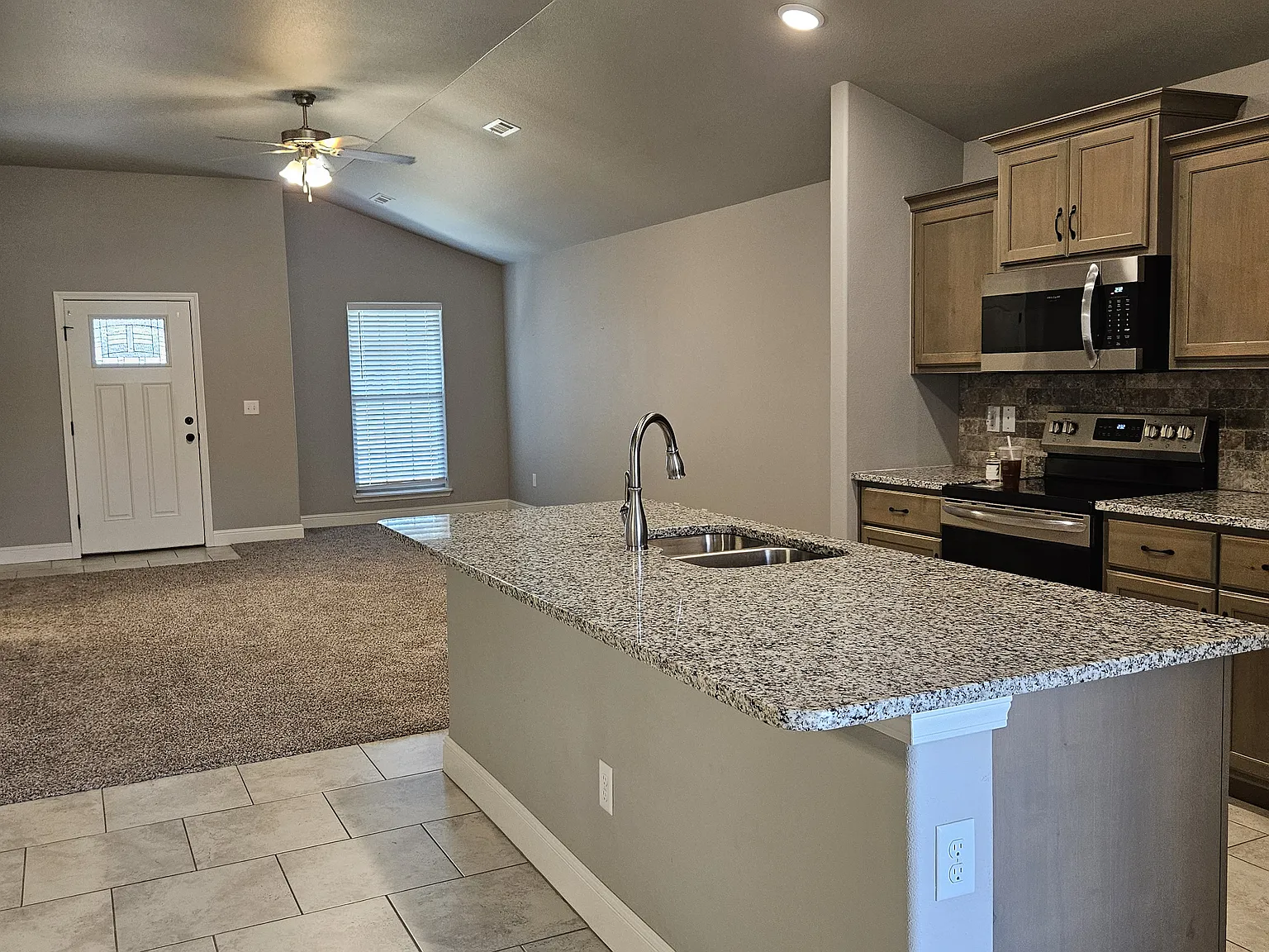 3 bed, 1455 sqft, $1,650 — Photo 3