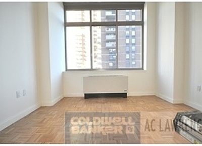 3rd image of 360 W 43rd St Frnt 1