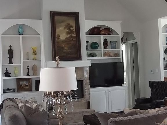 3rd image of 10304 La Salle Ave